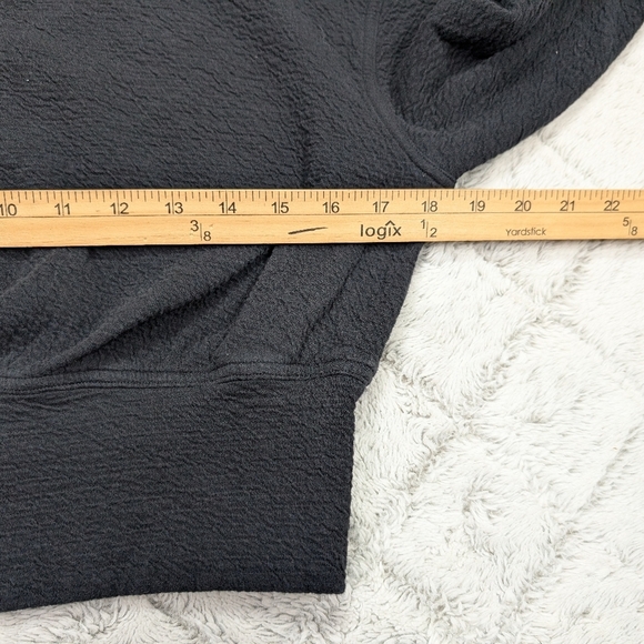Lululemon Sweatshirt Womens 4 Black Textured Crewneck Pullover Casual Light - Picture 3 of 7